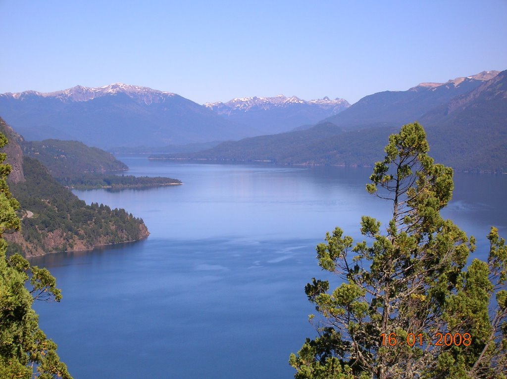 LAGO LACAR, SAN MARTIN DE LOS ANDES by thelordofthebikes