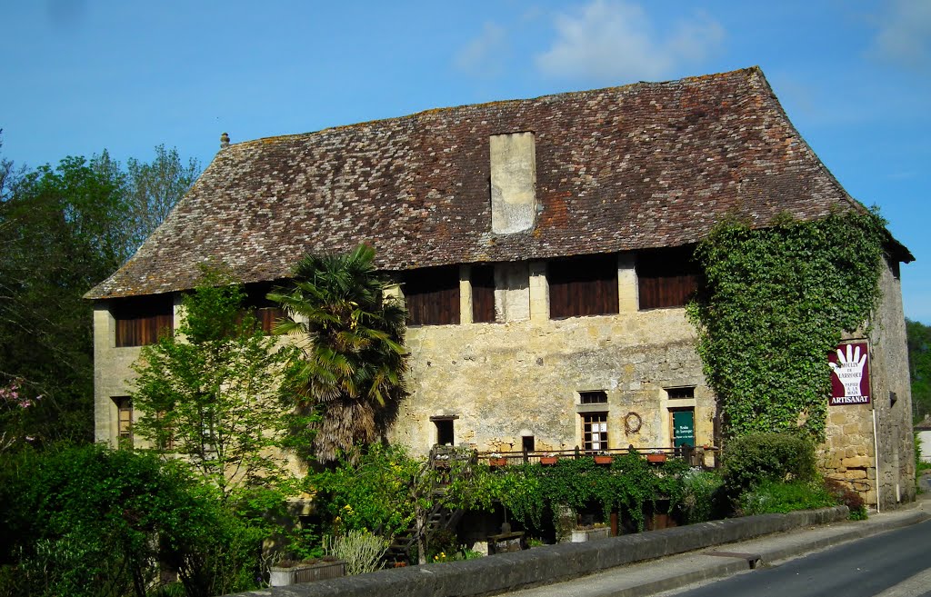 Moulin de Larroque à Couze (Fabrique de papier à la main) by pauldeville