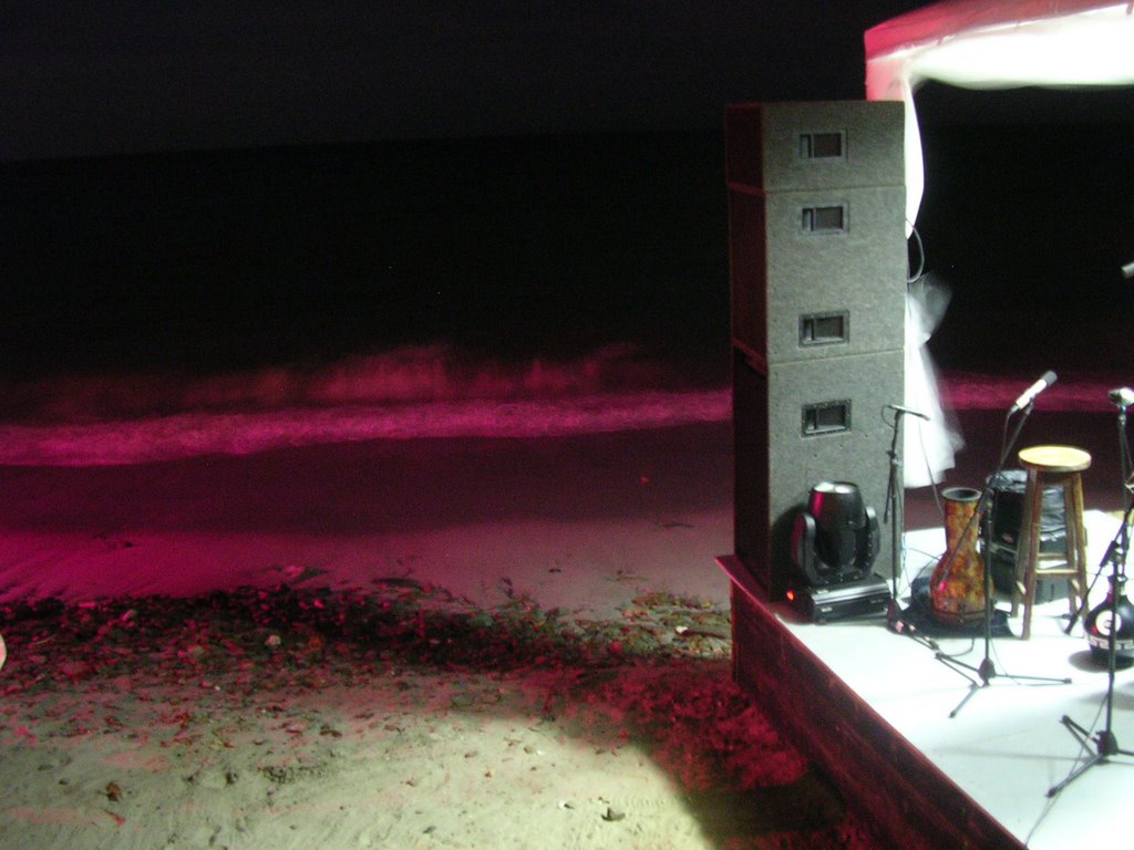 Tarima de la Playa, Beach Bar by Gabriel Figueira