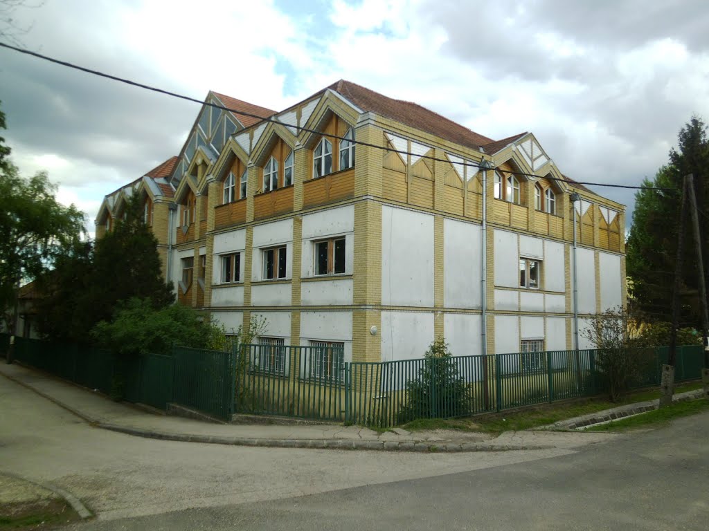 Kalász Suli Budakalászon \\ Kalász Elementary School in Budakalász 9 by peppe maci