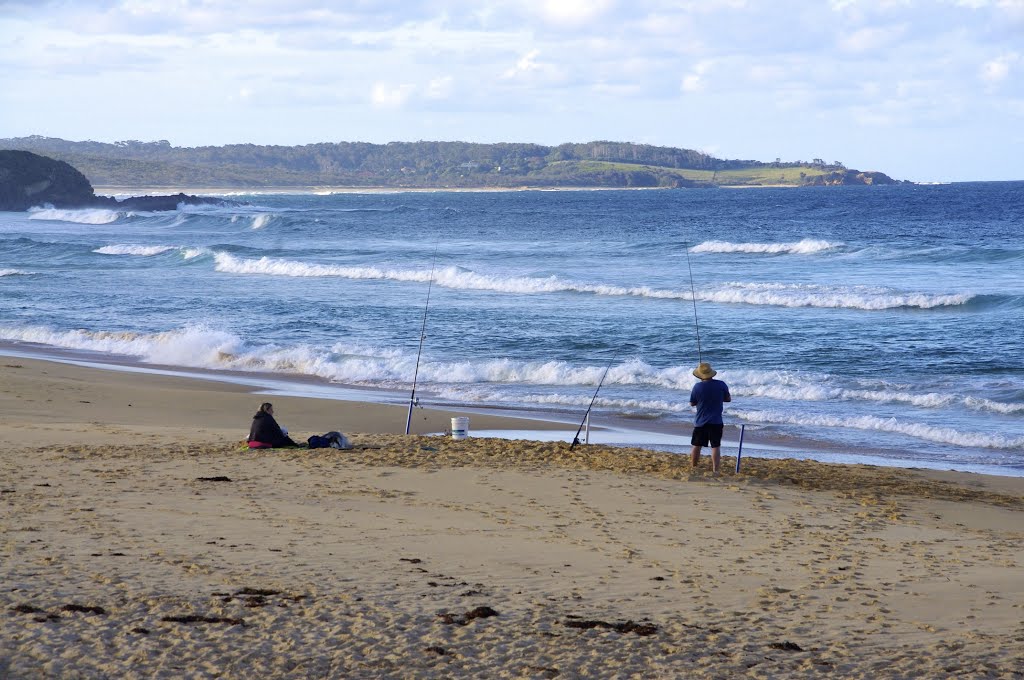 Catching a big one on Cuttagee Beach by snucklepuff