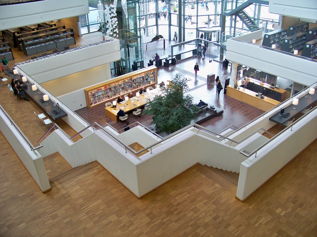 Interieur bibliotheek Genk by Ted Potters