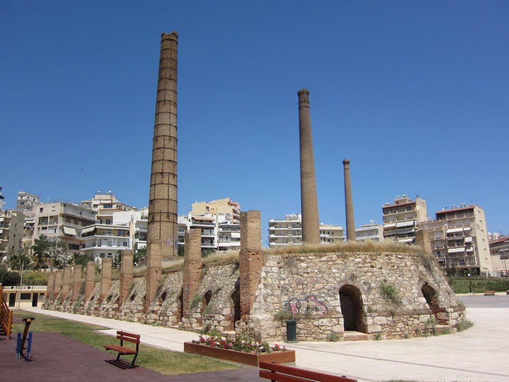 El parque Dilaveri en Kaminia, El Pireo. Aquí se encontraba la primera fábrica de ladrillos de Atenas. by Fernando Palma Arévalo