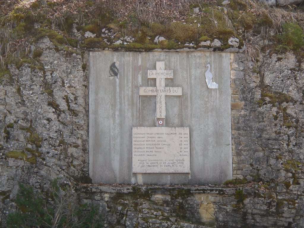 Monumento ai Caduti presso il belvedere della strada di Valchevrière by Vaiale