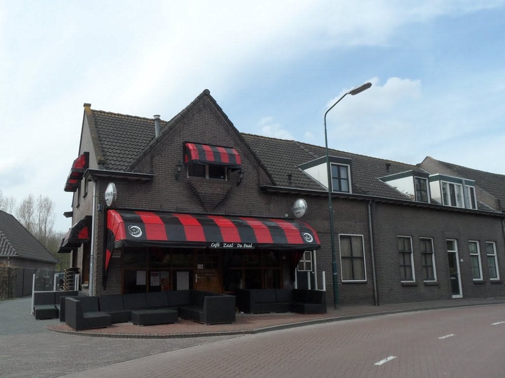 NL - Erp - Hezelstraat (café-zaal De Paal) by Danny Danckaert