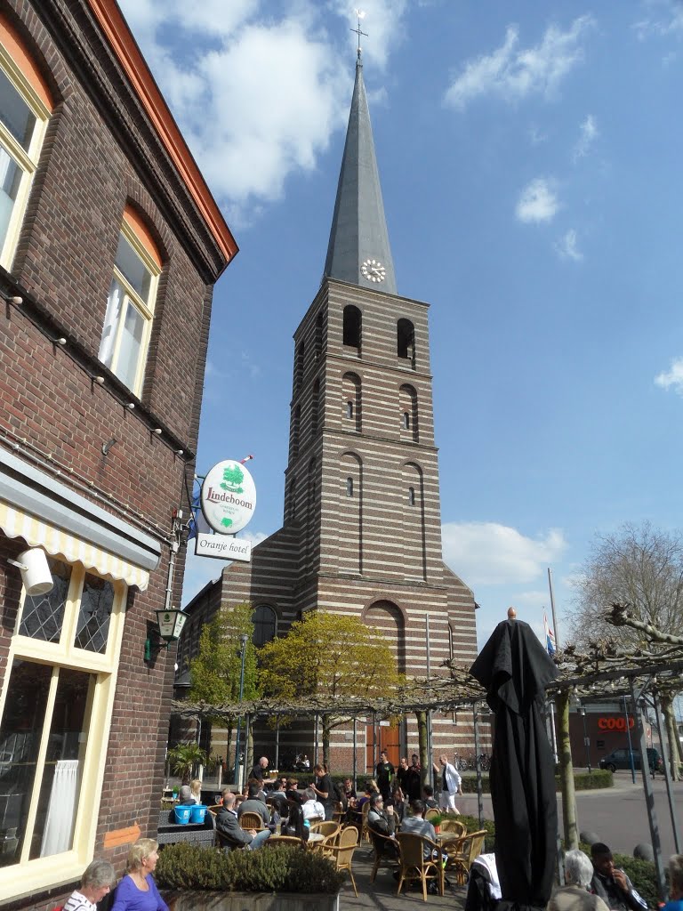 NL - Meijel - Raadhuisplein (Sint Nicolaaskerk) by Danny Danckaert