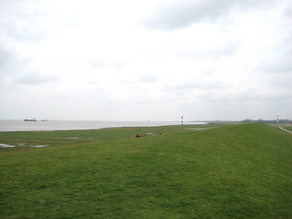 Cuxhaven-Altenbruch / Blick auf die Elbe Richtung Otterndorf by Robert-68