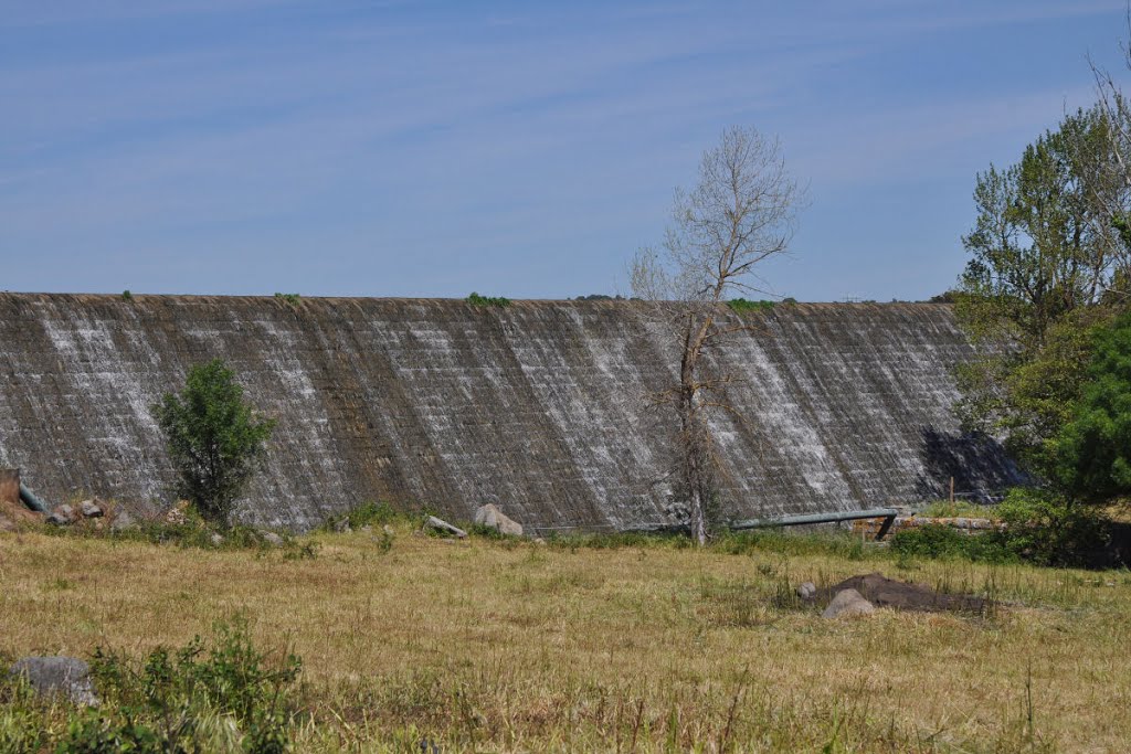 Dam wall by David Humphreys