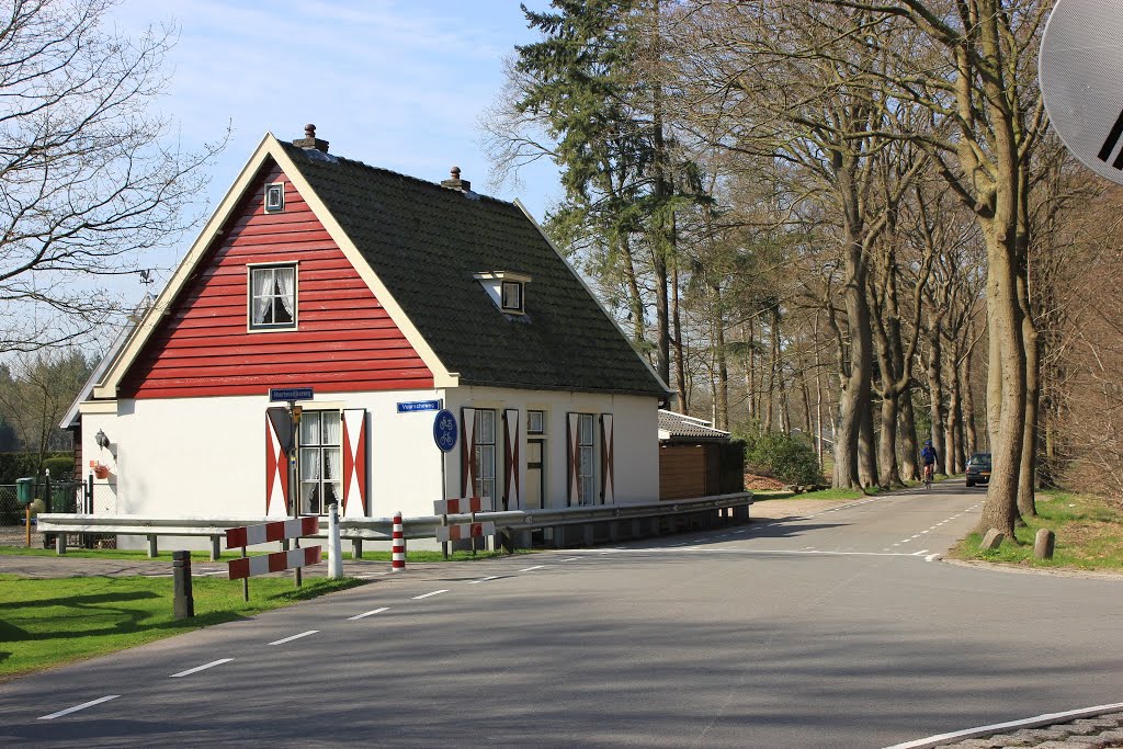 Huis aan de maartensdijk by ỘỘ Peter IJmker