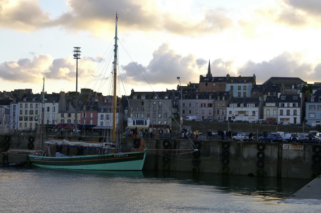 Dundee au port du Rosmeur by Ronan Hélé