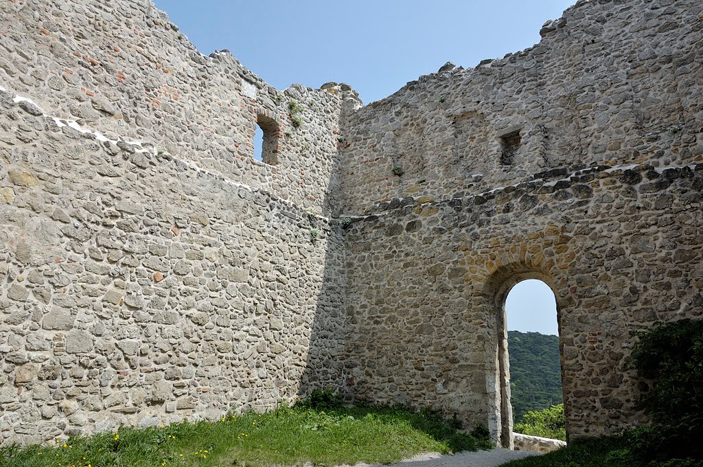 Entrance to the tower by stan_nö