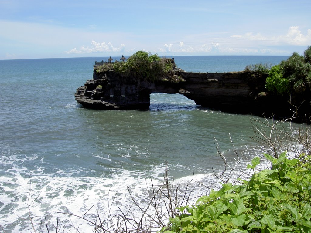 Tanah Lot by benvanloozenoord