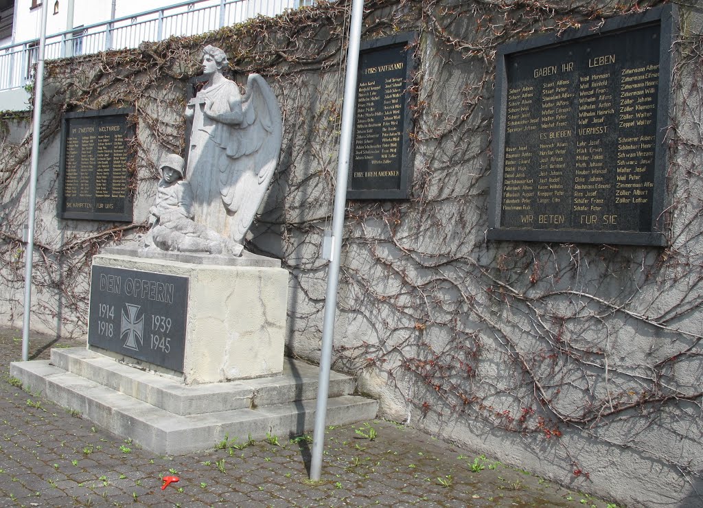 Eisenbach - Kriegsdenkmal 1. und 2. WK (2013-05-01) by Siegfried Träger