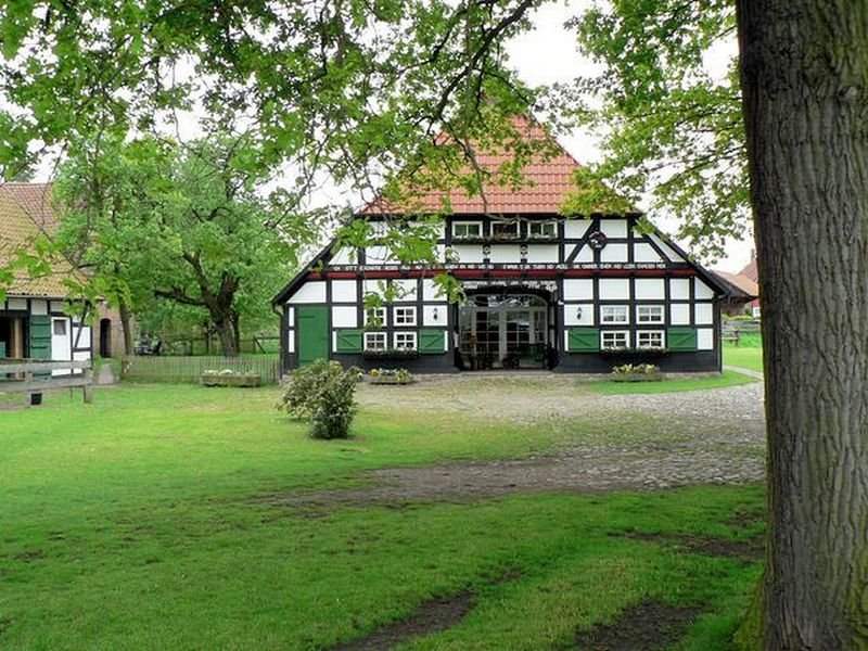 Niedersächsisches Bauernhaus by Dietmar Fienemann