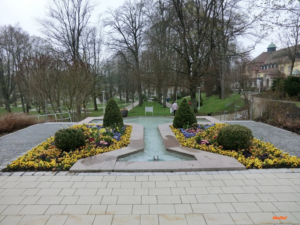 Blick aus der Badstraße auf den > neu gestalteten < Zugangsbereich des Kurparks von Bad Steben. by Mankad