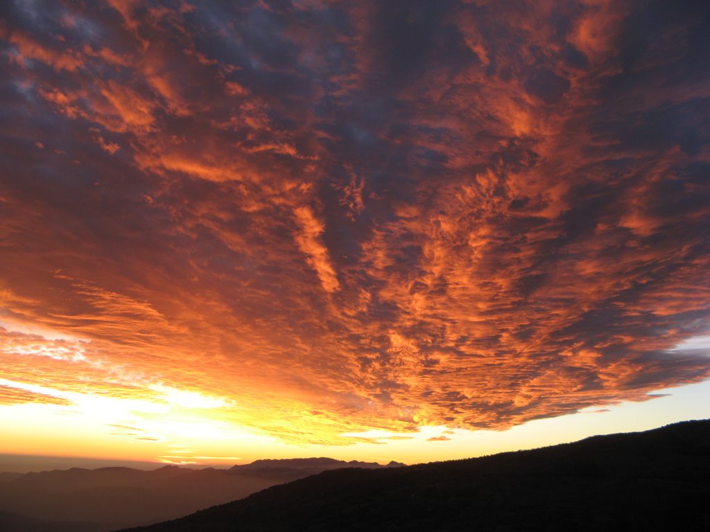 Cielo Ardiendo by Naama Rodríguez