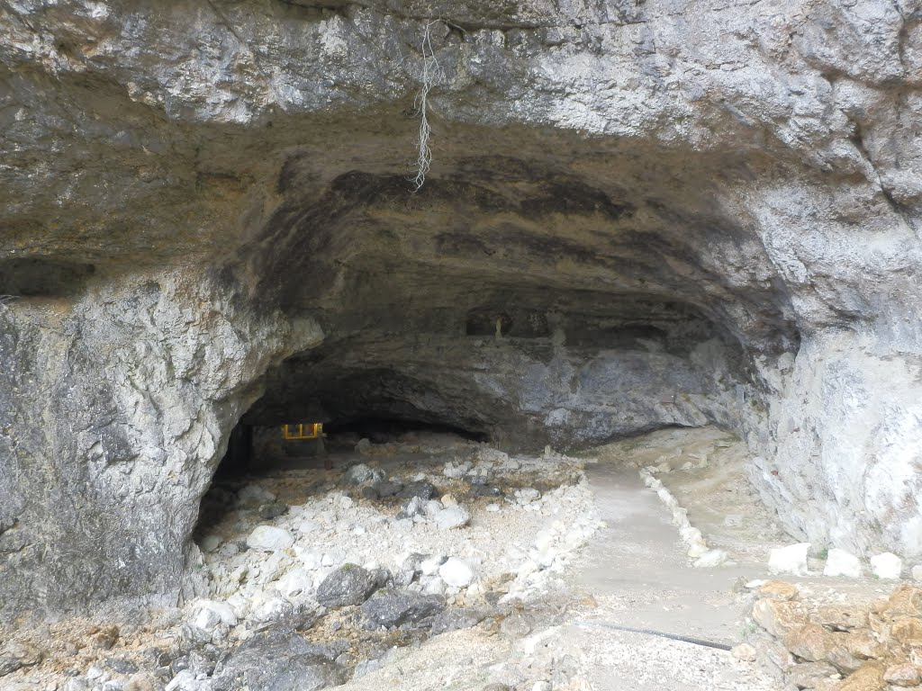 Grotte de la Luire by Vaiale