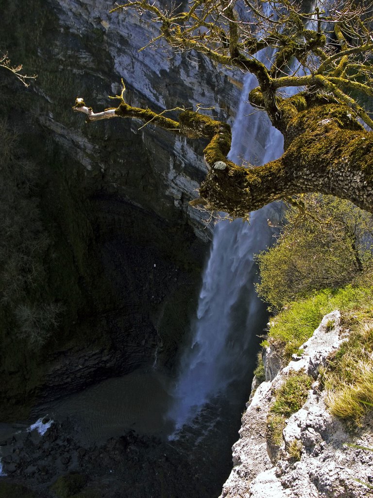 Cascada de Gujuli by -peru-