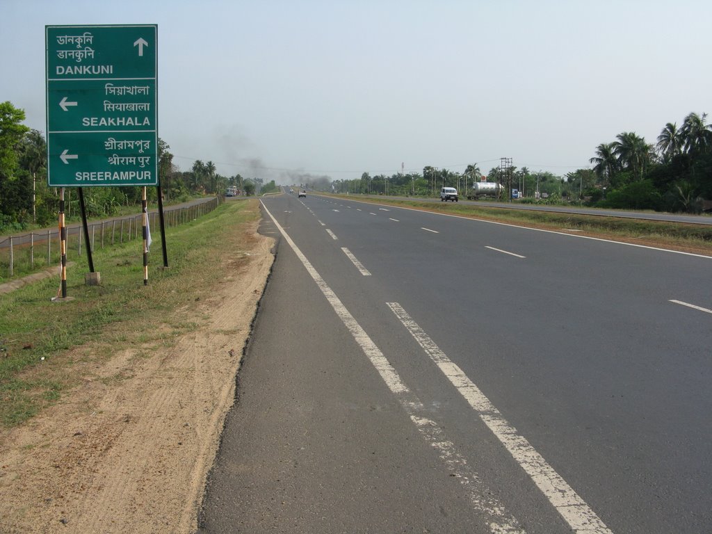 Seakhala - Srirampur Connector ahead @ NH2 by arijitbanik