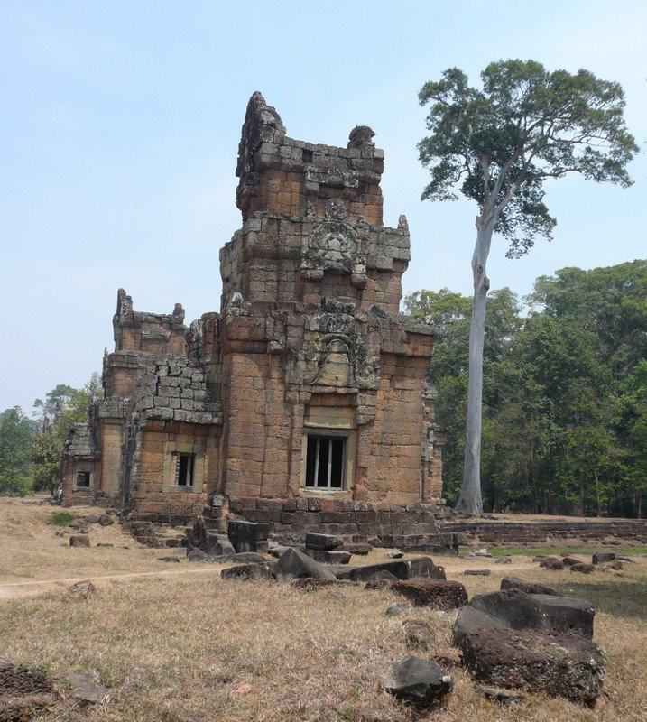 Prasat Suor Prat - Angkor Thom by Martin Jendrichowski