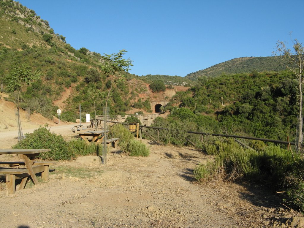 Vía Verde de la Sierra - Zona de Descanso by Naama Rodríguez