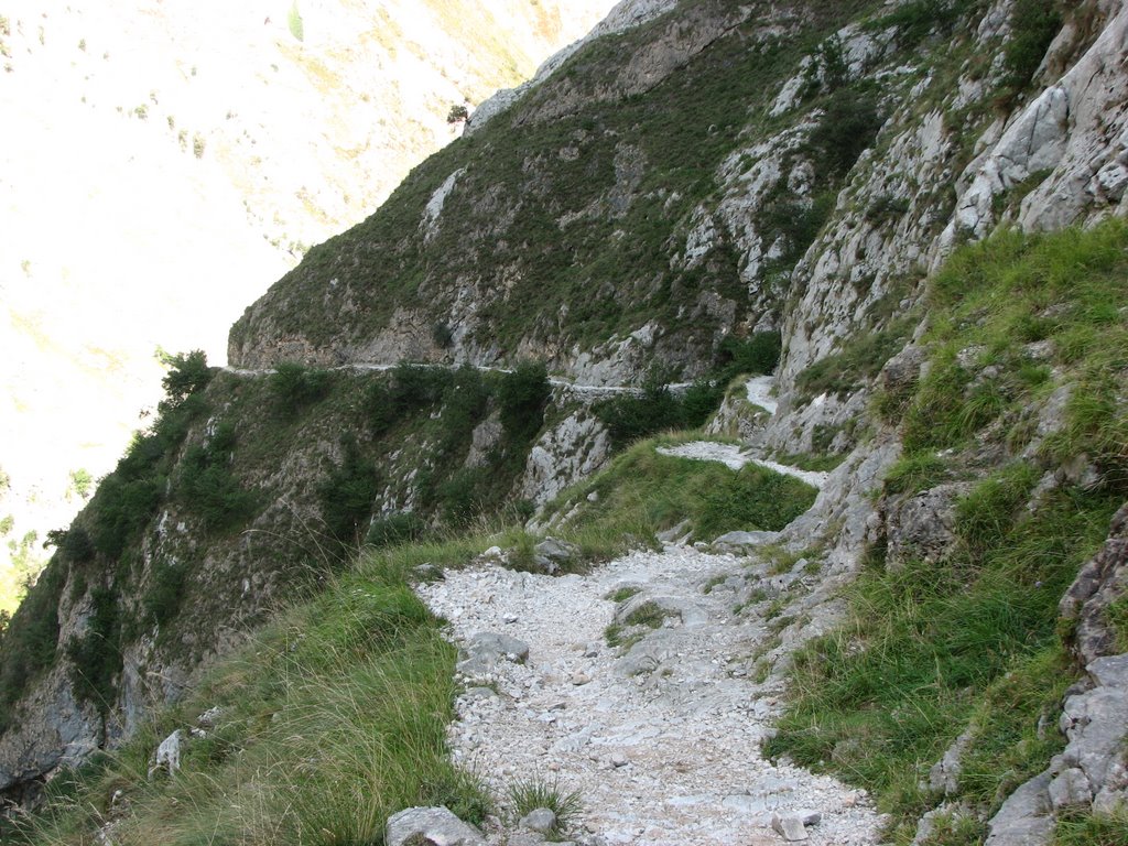 Ruta Poncebos-Bulnes by Eladio Cortizo