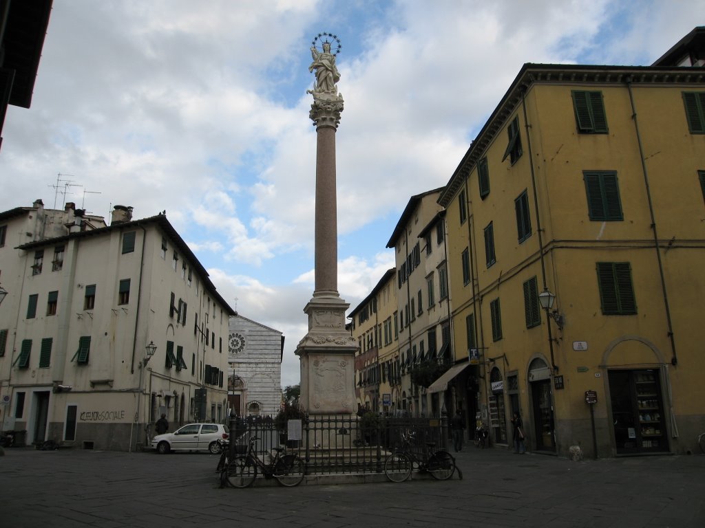 Piazza San Francesco, Lucca, Italy by trolvag