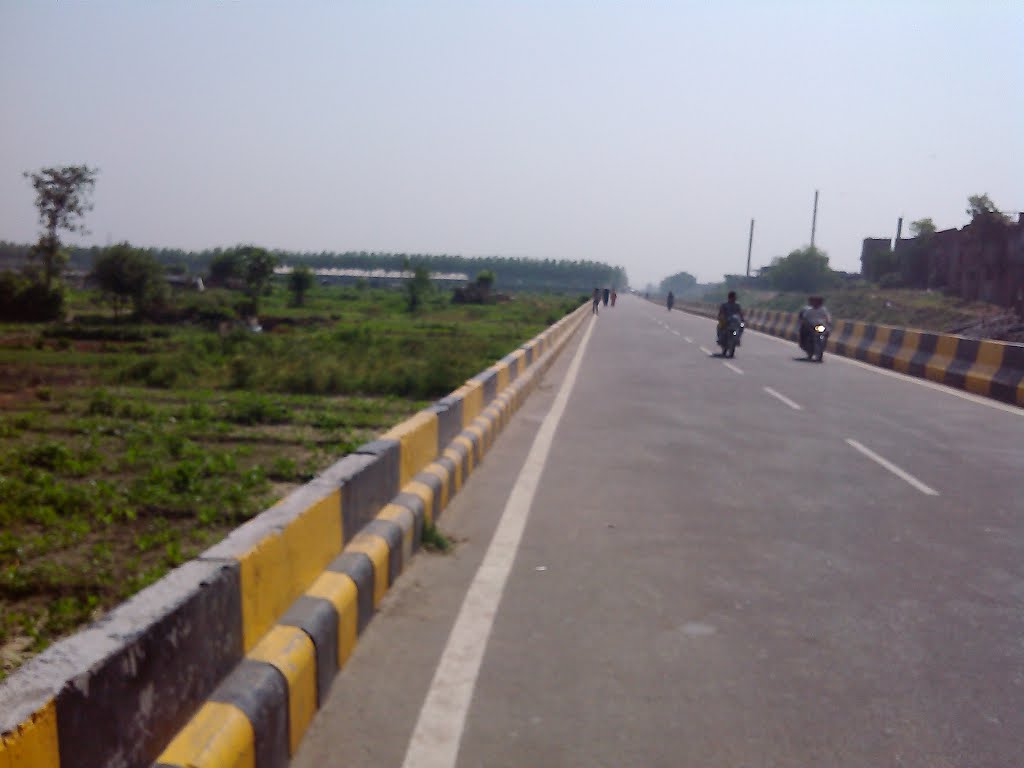 Near Tajpur Road - Jiyolive.com by jiyolive