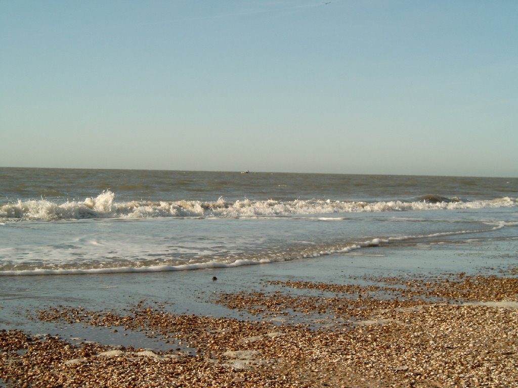 Strand Ouddorp by Leo IJzelenberg