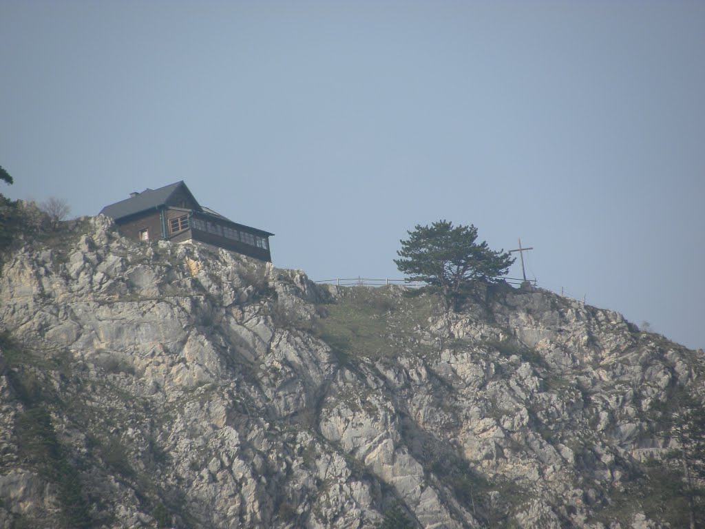 Blick zur Gelände-Hütte by Michael Pigler