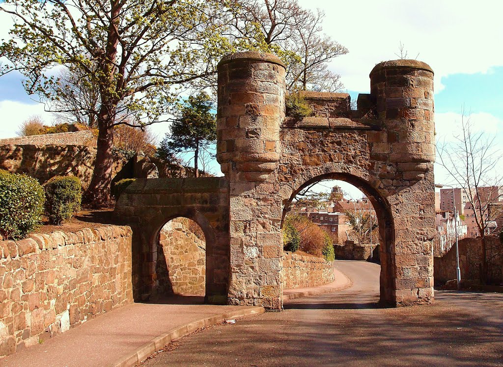 Sandstone Arch at Burntisland (Fife Coastal Path) by Chris. H.