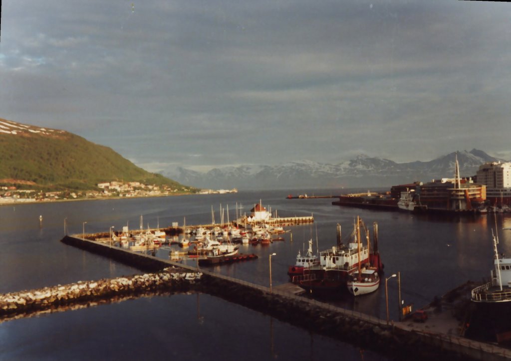 Przed północą (białe noce), Tromso, północna Norwegia/ North Norway, analog by ellasso