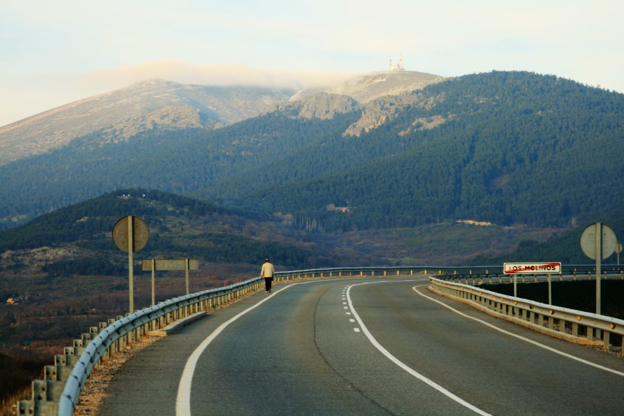 Caminar hacia Navacerrada by enriqueayuso