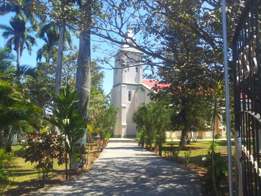 Atenas,(Iglesia desde el parque/Church seen from park) by latforum