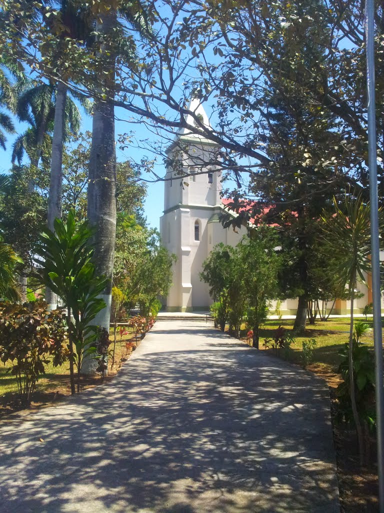 Atenas,(Iglesia desde el parque/Church seen from park) 2 by latforum