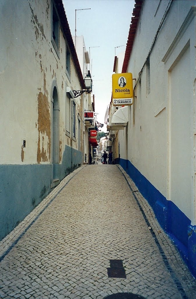 Nazaré, típico adoquinado portugués. by María Fernando