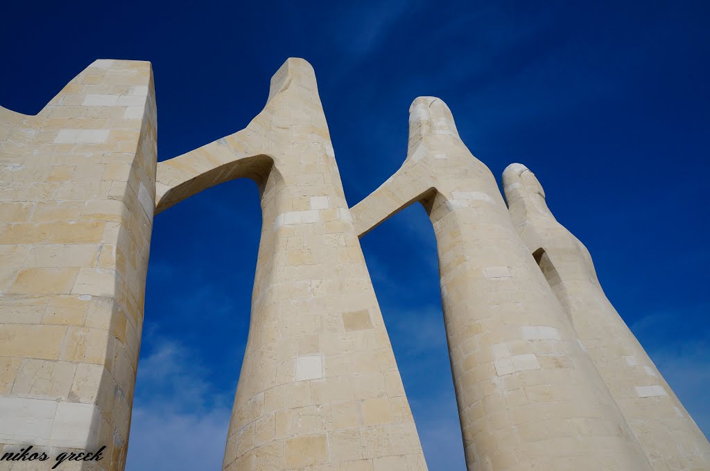 Το μνημείο Ζαλόγγου (Monument of Zalongo) by nikos greek