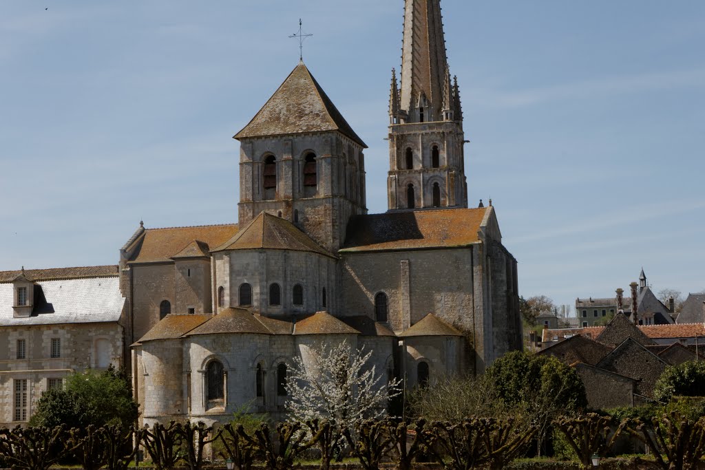 Chevet de l'abbaye de Saint-Savin by Alain Boulanger