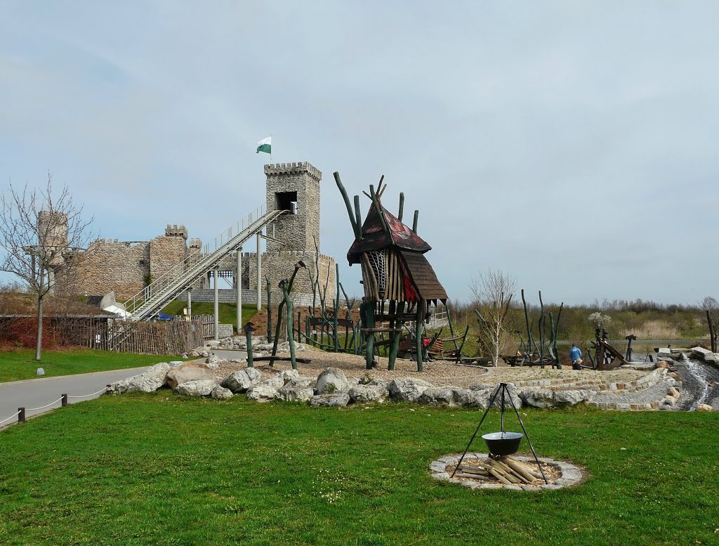 Freizeitpark "Belantis"(SN) - Die "Drachenburg" in der Themenwelt "Insel der Ritter" by Thomas Eichler