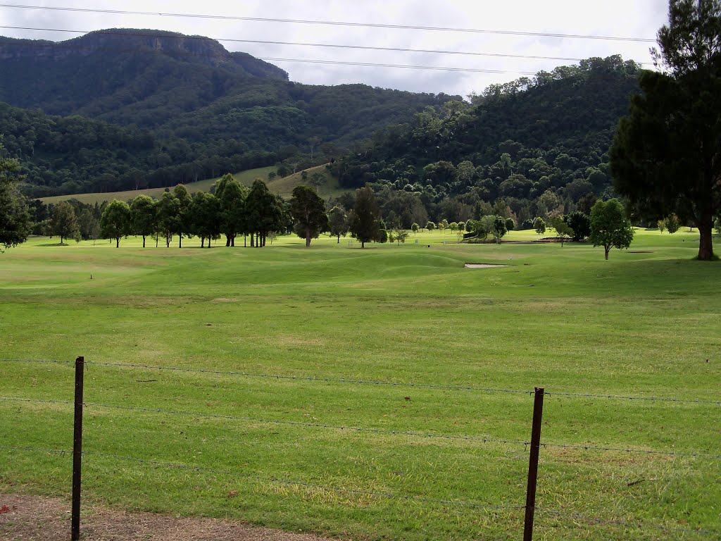 Calderwood Valley Golf Course.JPG by Tony FD62