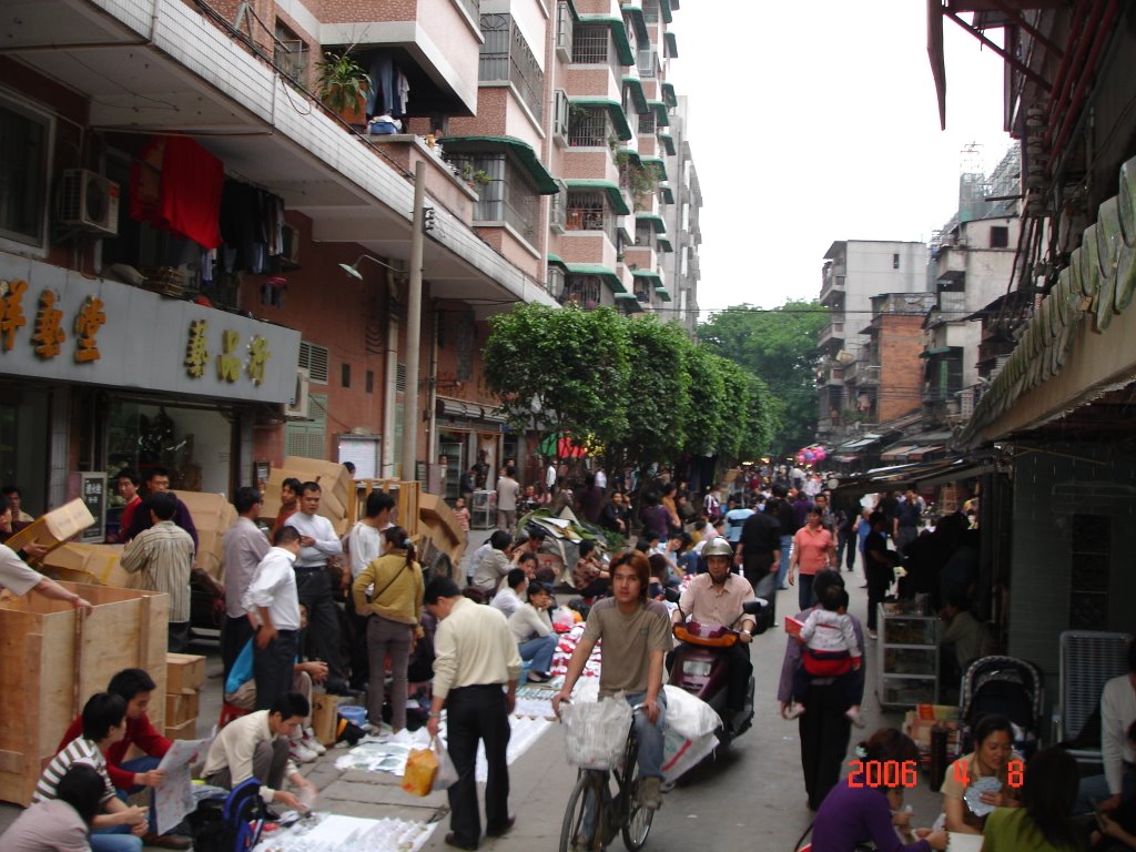 Zhongshan 78th Road, Guangzhou, Guangdong, China by Mário Cê