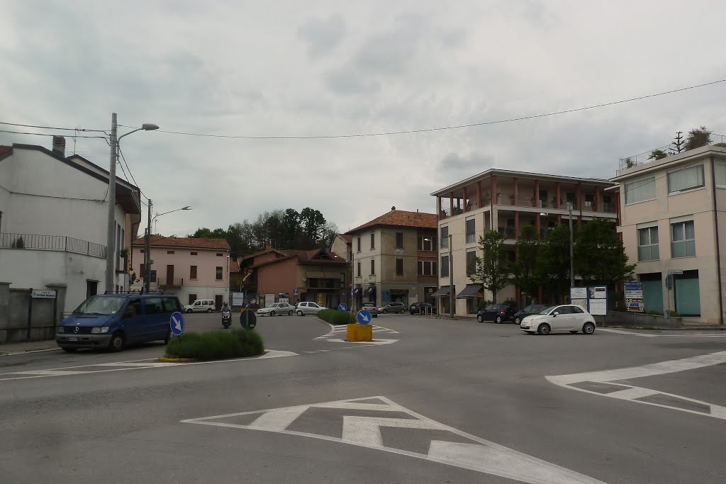 Piazza Libertà Cassano Magnago 07.05.2013_P1240652 by davidem64