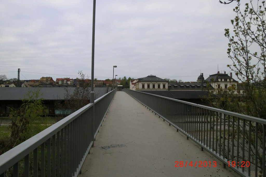 Auf der Bahnbrücke by Seti72