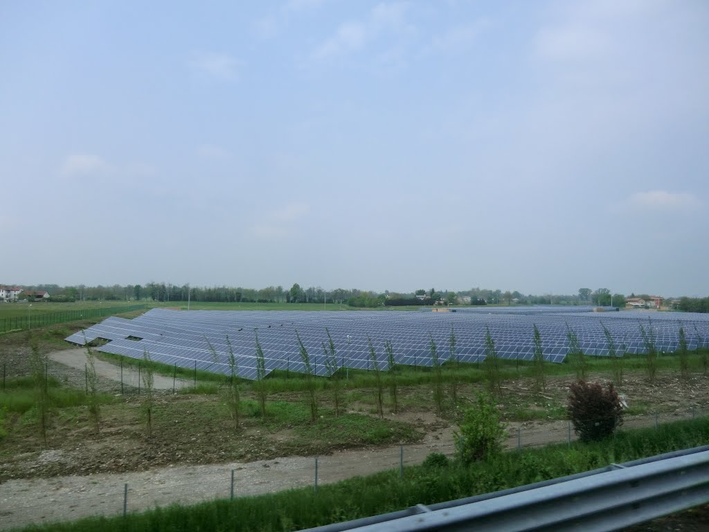 A15 Parma - la Spezia Fontevivo PR, Solar Array Panels by Motofumi