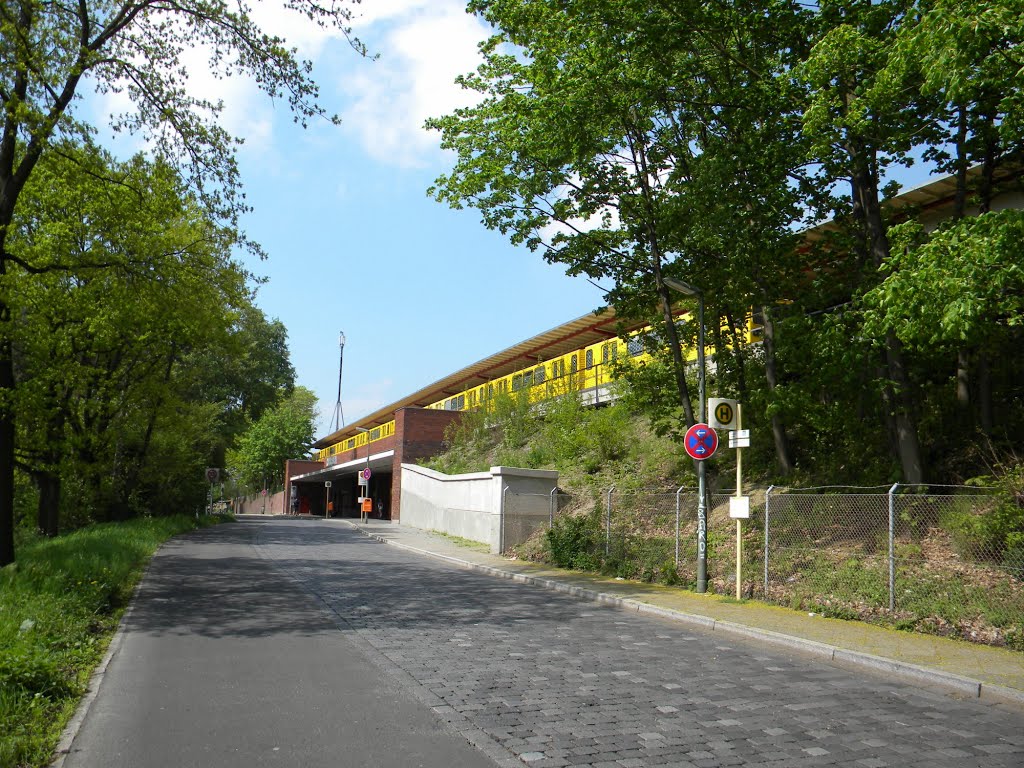 Baudenkmal geschützter U-Bahnhof Ruhleben der Berliner U-Bahn 08-05-2013 by Destiny