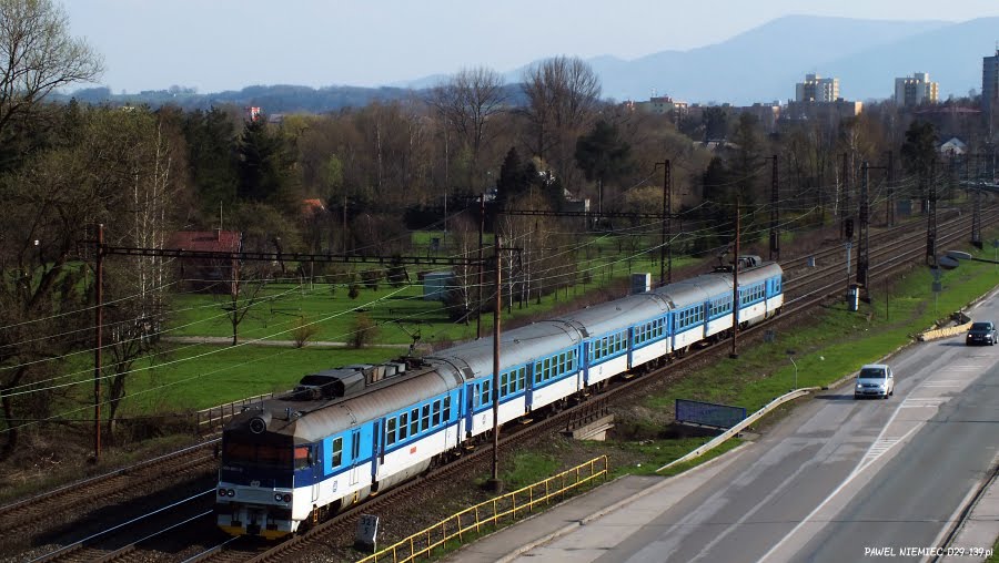 2013.04.21 || Chotěbuz || 460 061-5 || Osobowy Bohumín‎ - Mosty u Jablunkova‎ wyjątkowo w postaci "Pantografu" zbliża się do Czeskiego Cieszyna. by pawelniemiec