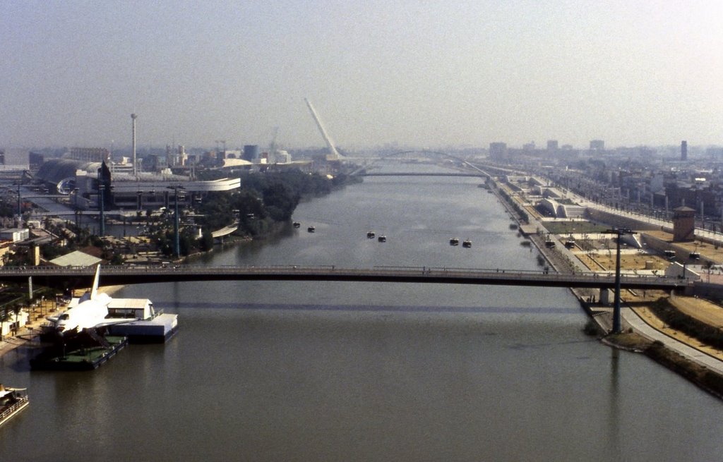 Pasarela de La Cartuja y rio desde la Torre Schindler by Pirracas