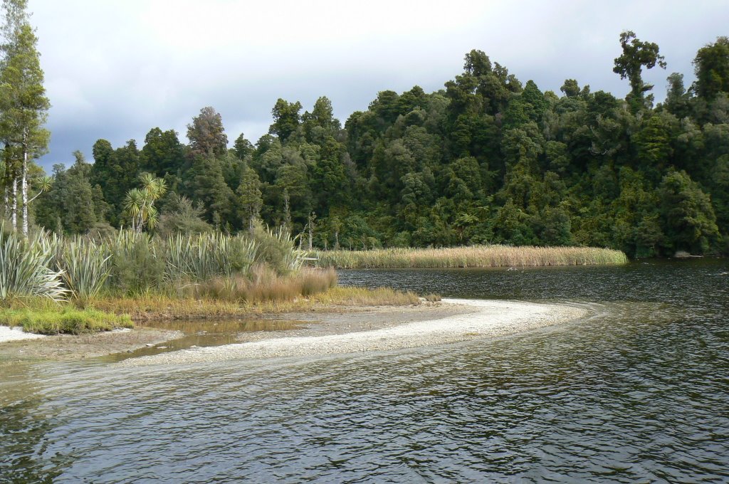 Lake Mapourika by festivalkult.de