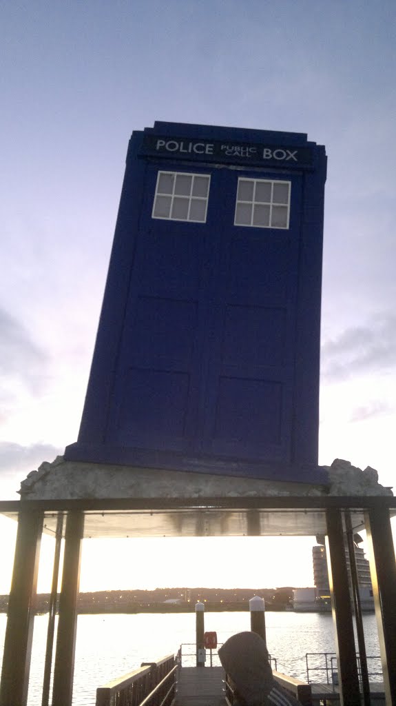 TARDIS in Cardiff Bay DWE by BillySastard