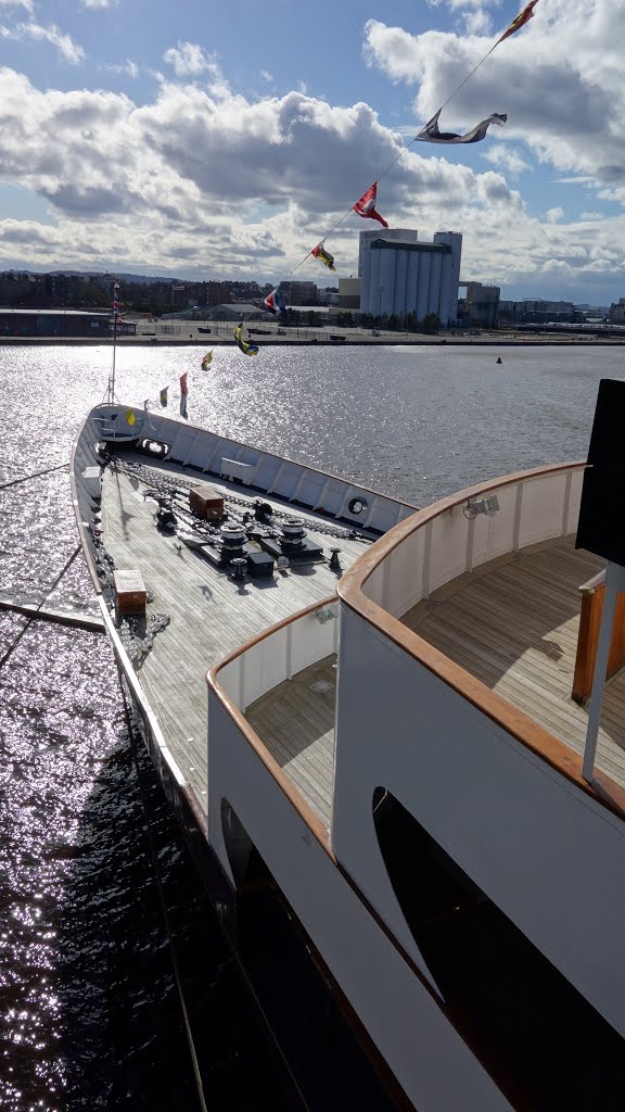 H-M Royal Yacht Britannia by Roy Barlow